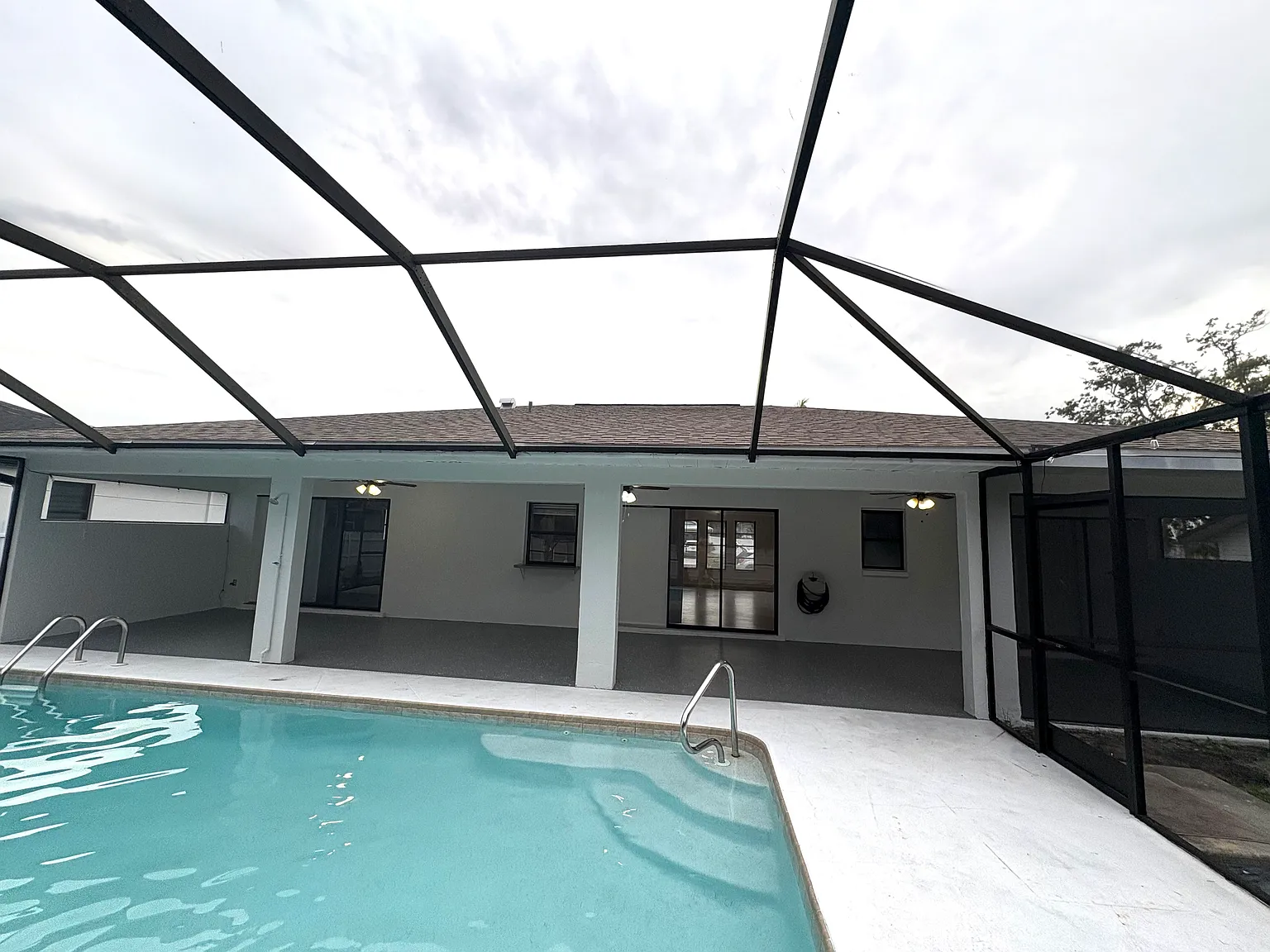 SW 10th Pl, Cape Coral — Photo 2