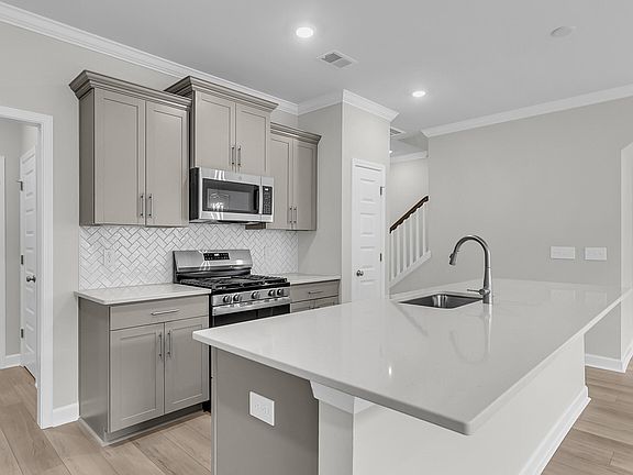 5th image of 12 Dahlberg St