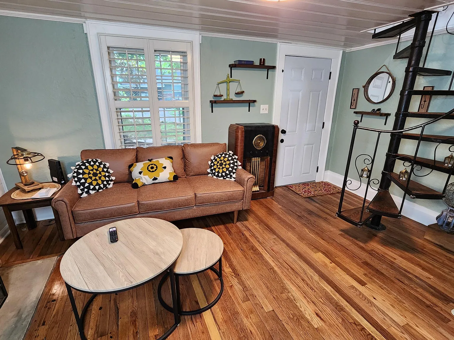 2 bed, 882 sqft, $1,350 — Photo 3