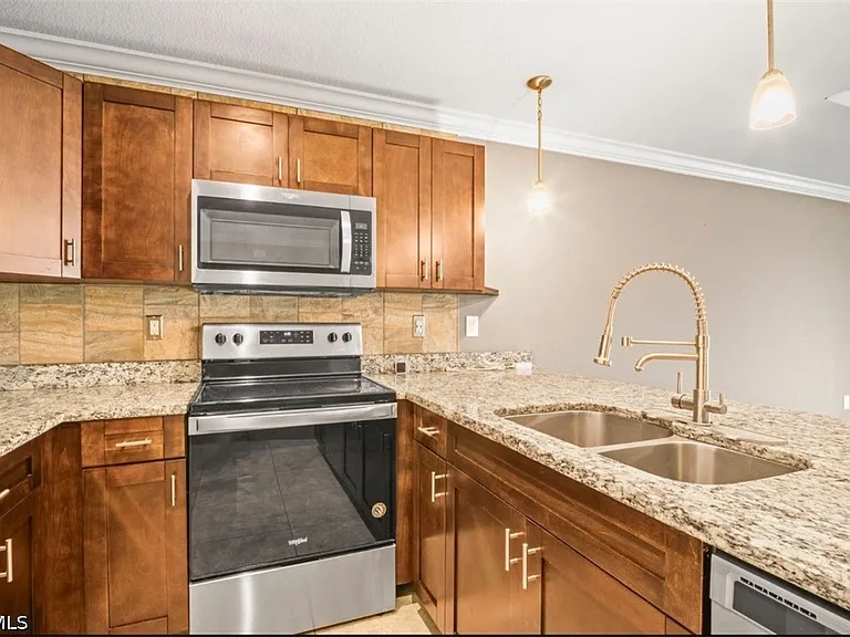 1530 Gretchen Ave S — Photo 6