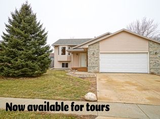 5201 S Baneberry Ave, Sioux Falls, SD 57106