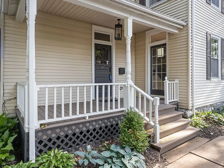 419 S Van Buren Ave — Photo 2