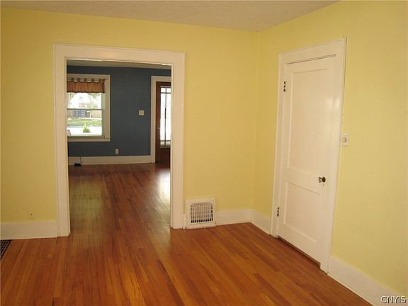 5th image of 112 Cotton St