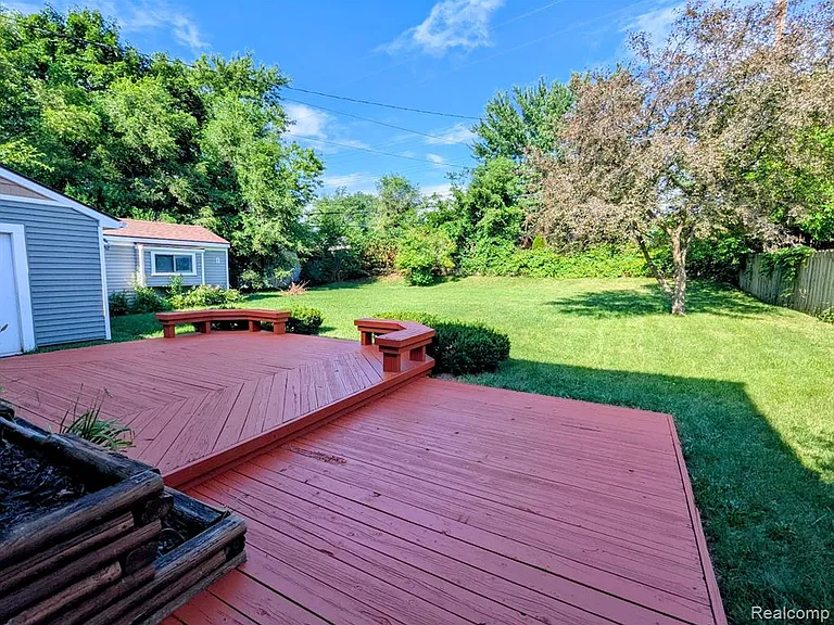 2316 Crescent Lake Rd — Photo 13