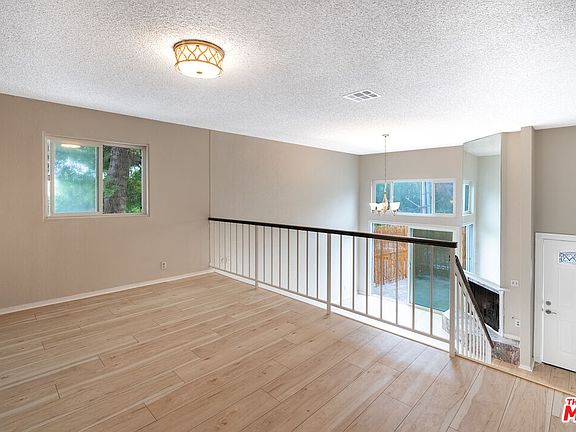 5th image of 23001 Del Valle St #21