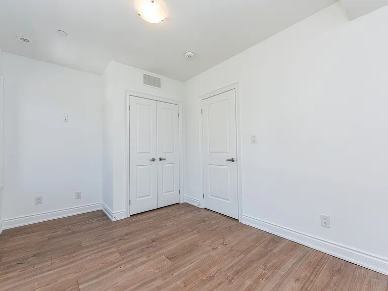 1145 Ossington Ave — Photo 26