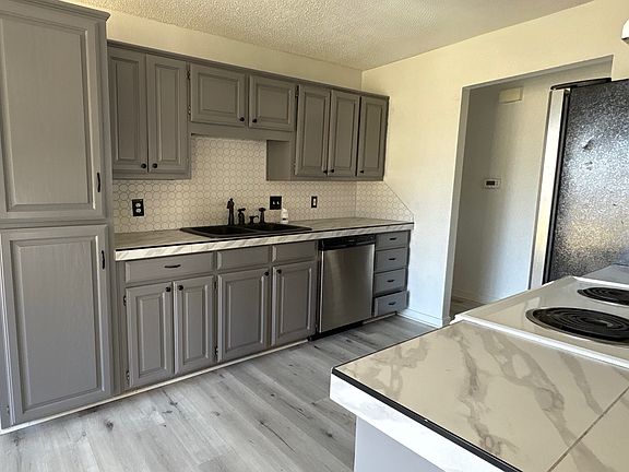 3rd image of 4 Blue Star Ct