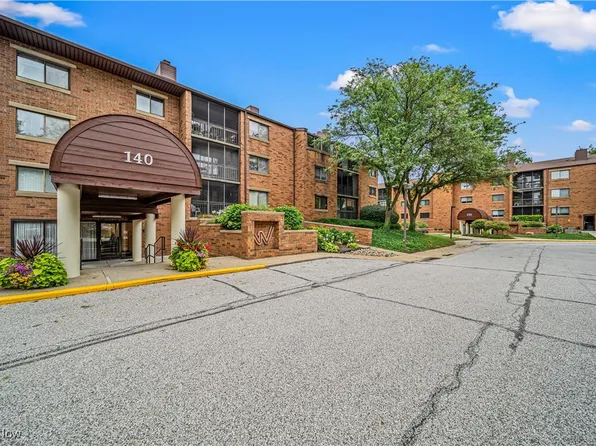 140 Fox Hollow Dr APT 202C, Mayfield Heights, OH 44124