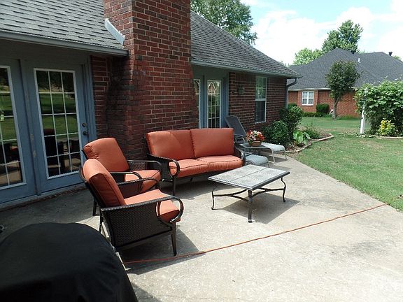 5th image of 21690 Pinehurst Ct