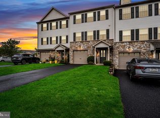 261 Melbourne Ln, Mechanicsburg, PA 17055
