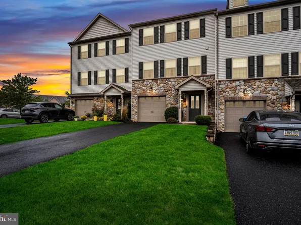 261 Melbourne Ln, Mechanicsburg, PA 17055