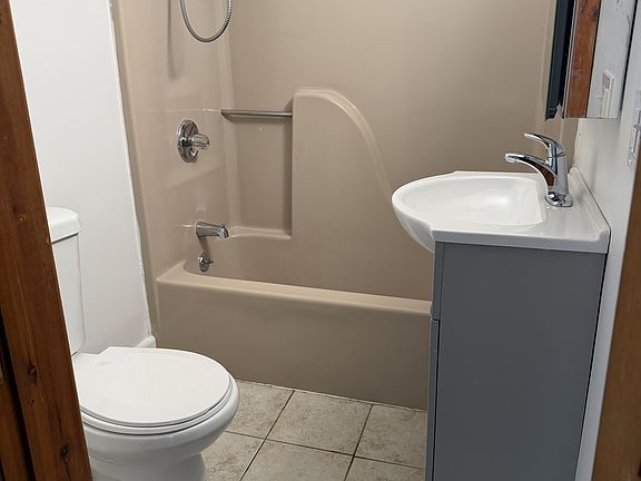 4th image of 345 Essex St #2