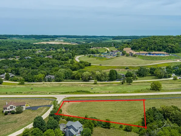 29 Augusta Dr, Galena, IL 61036