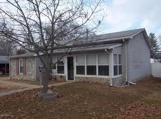706 W Parish St, Harrisburg, IL 62946
