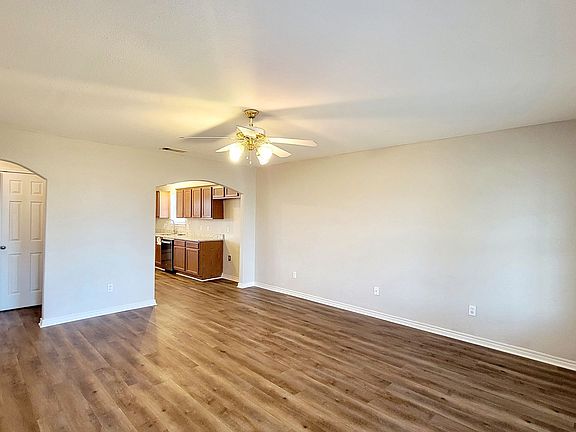 3rd image of 3112 Travis St