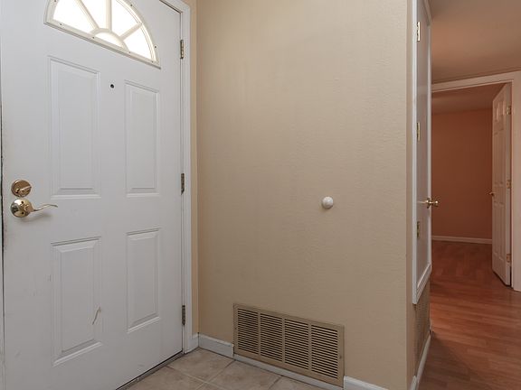 3rd image of 1684 Olivewood Ave