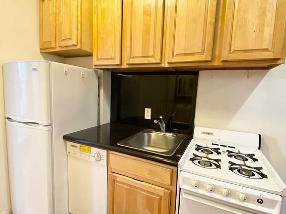 5th image of 221 E 28th St APT 4E