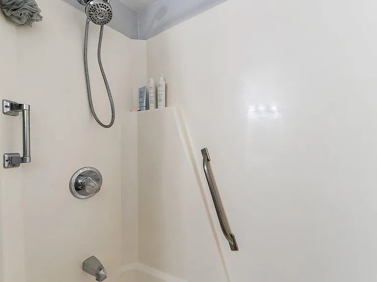 671 SW South River Dr #105 — Photo 26