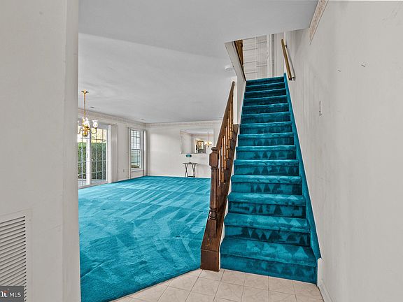 4th image of 55 Portsmouth Ct