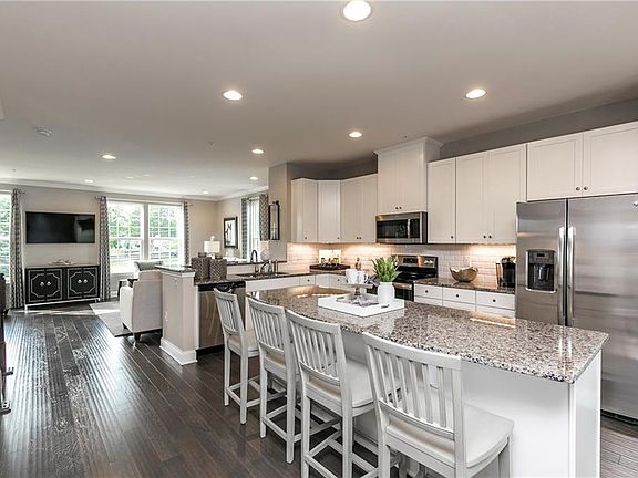 5th image of 528 William Tiedman Ln