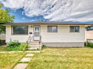 2809 E 38th St SW, Calgary, AB T3E 3G1