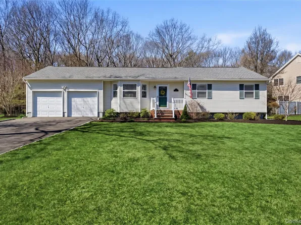 4 Doral Lane, Yaphank, NY 11980