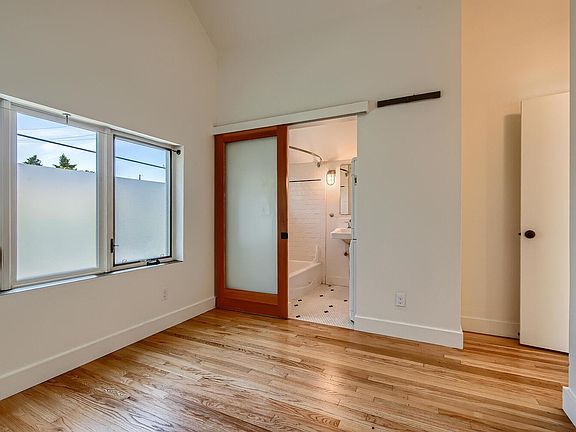 3rd image of 4235B NE Garfield Ave #B
