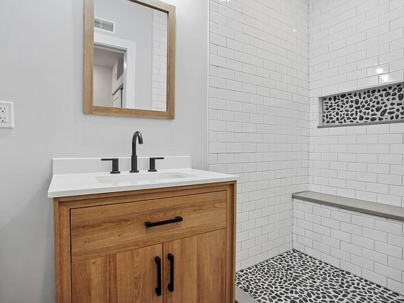 primary en-suite bath
