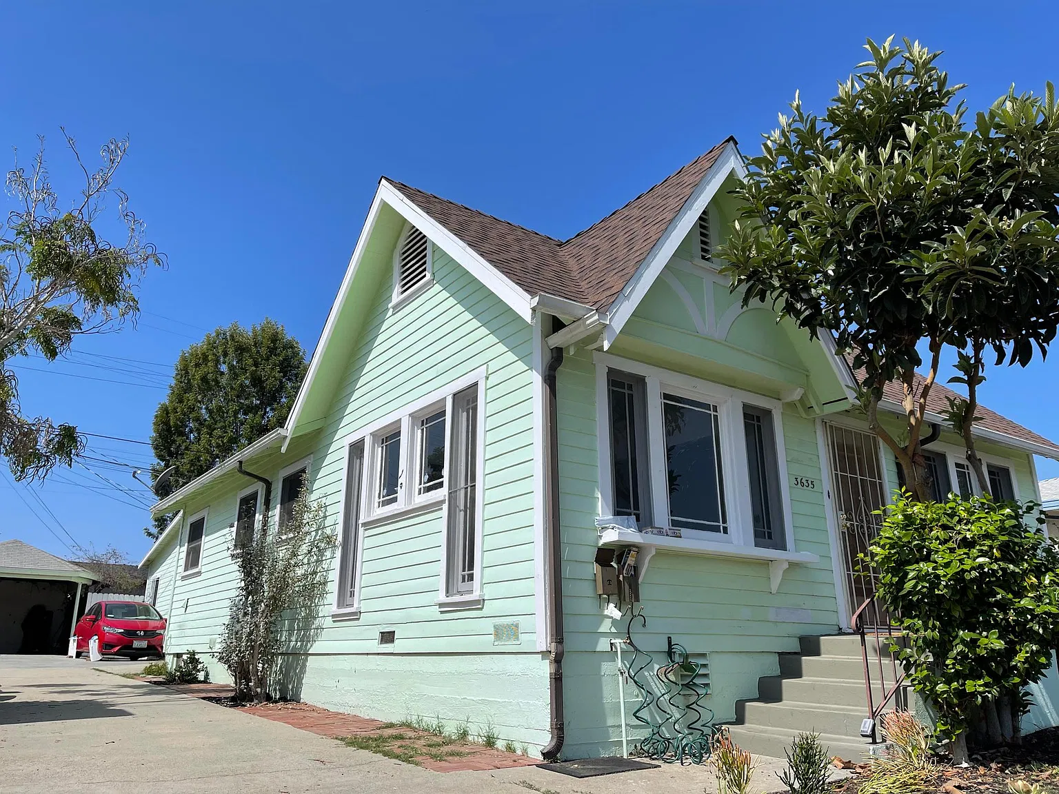 3635 Greenfield Ave — Photo 2