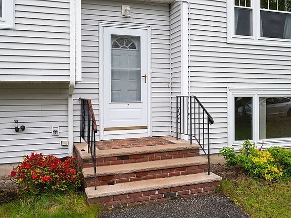 4th image of 7 Nells Pond Rd