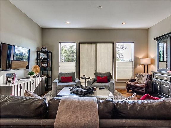 2nd image of 401 E Boyd St Suite 303