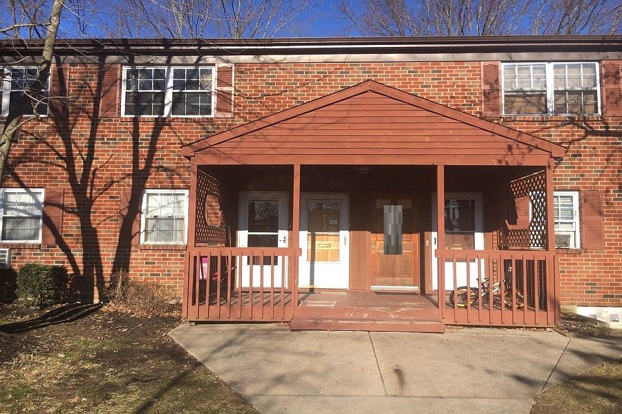 1st image of 912 Garnet Dr #9F