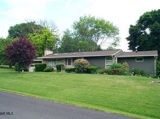 9 Oak St, Hollidaysburg, PA 16648
