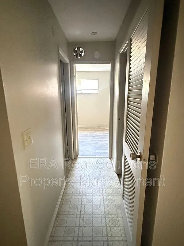 2743 Queen City Ave — Photo 4