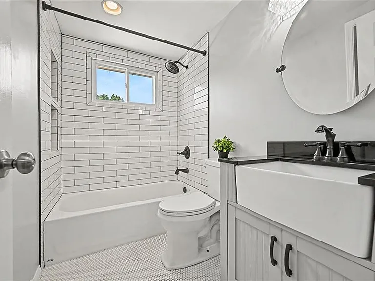 5215 NE 60th Ter — Photo 12