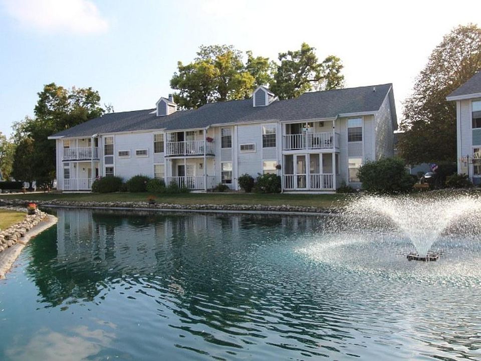1st image of 300 Foxwood Dr