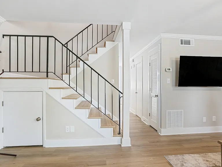 455 Mall Blvd #43 — Photo 5
