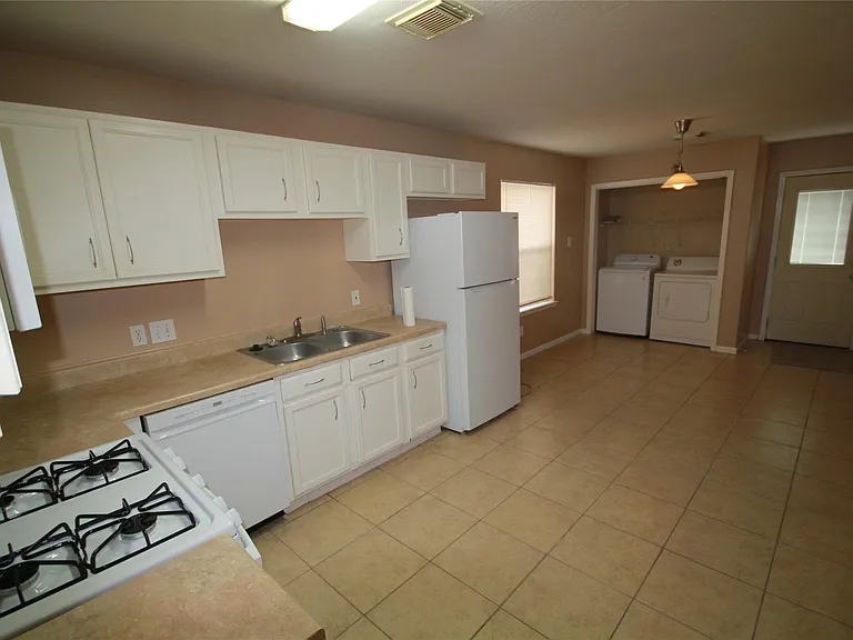 6418 Mountain Pines Ln — Photo 20