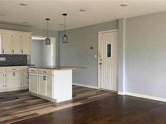 5th image of 2820 N 43rd St