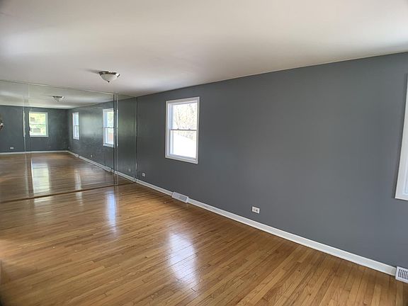 4th image of 16916 Glen Oaks Ct