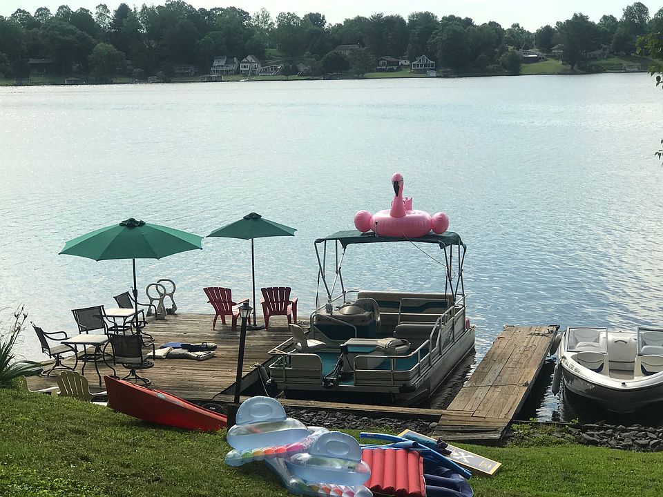 1st image of 897 N Lakeshore Dr