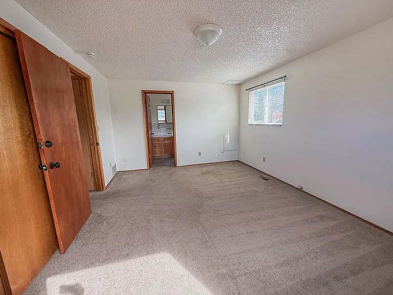 126 E Barker St — Photo 6