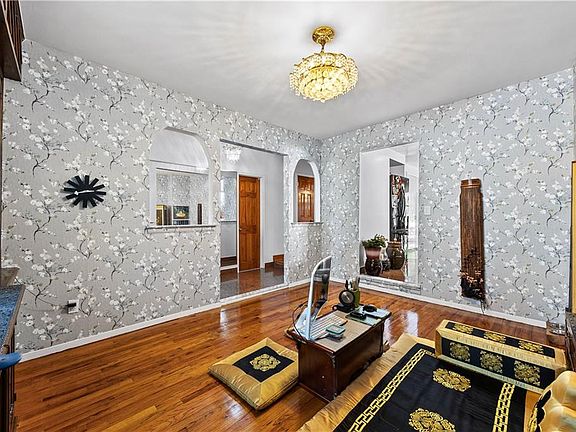 5th image of 28 Rockne St