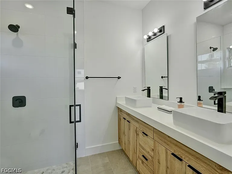 918 Eisenhower Blvd — Photo 6