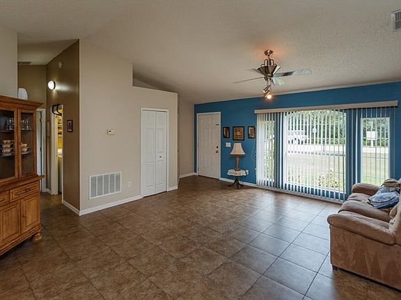 3rd image of 950 E Gaucho Cir