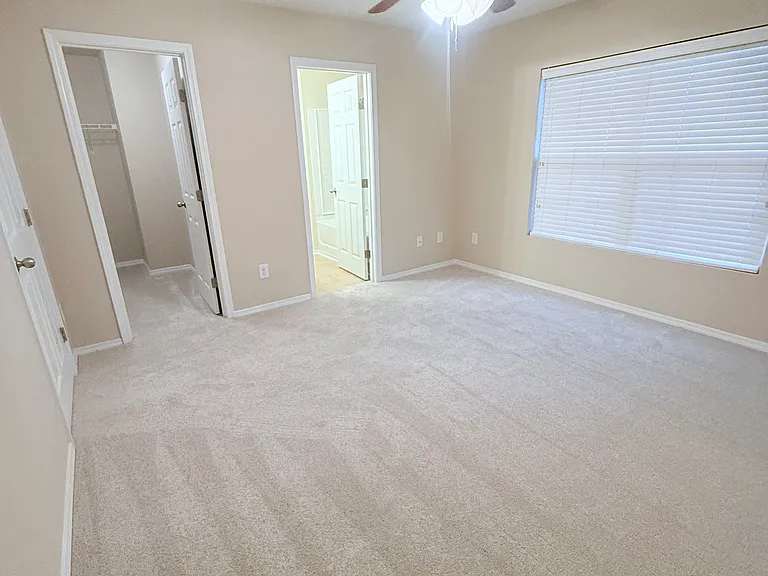 412 Longchamp Ln — Photo 13