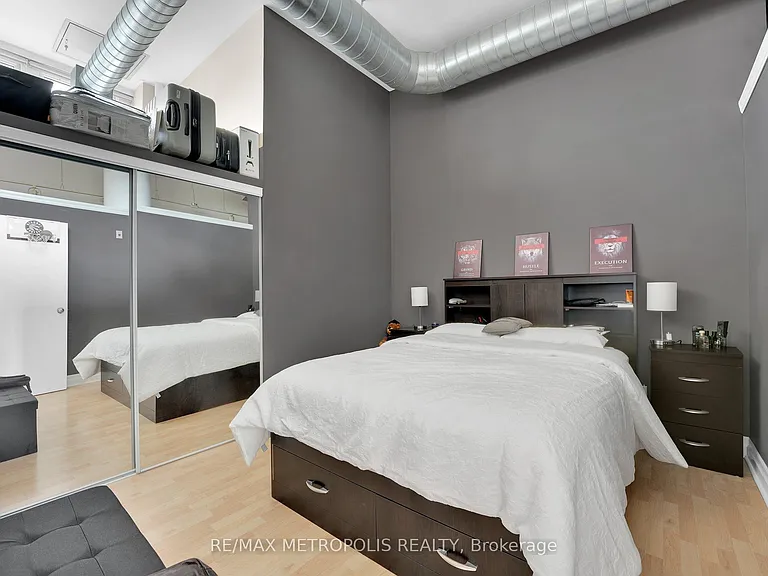 276 King St W #207 — Photo 17