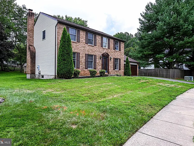 3381 Monarch Ln — Photo 2