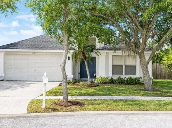 27606 Sky Lake Cir, Zephyrhills, FL 33544