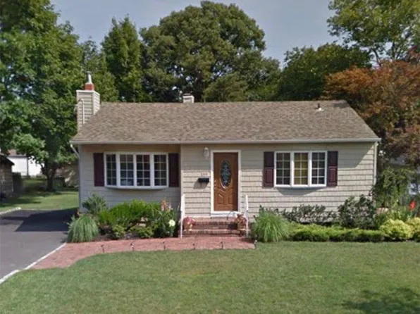 189 Locust Drive, Bay Shore, NY 11706
